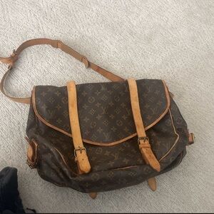 Louis Vuitton saumur 43